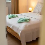 Modern With Cinema & Garden Appartement
