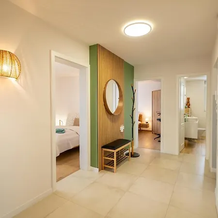 Modern With Cinema & Garden Апартаменти Тарновськє-Гури
