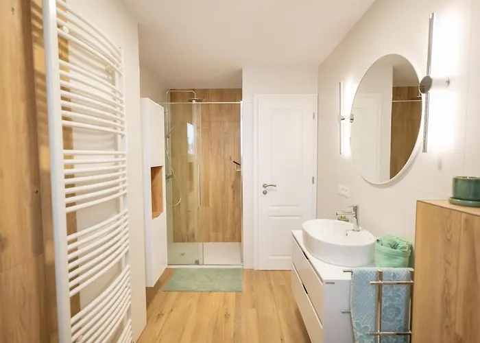 Modern With Cinema & Garden 아파트