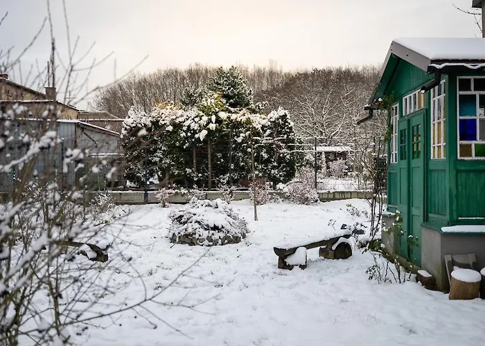 Modern With Cinema & Garden Apartament